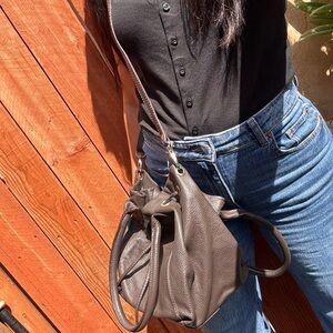 Borse In Pelle brown leather bucket bag